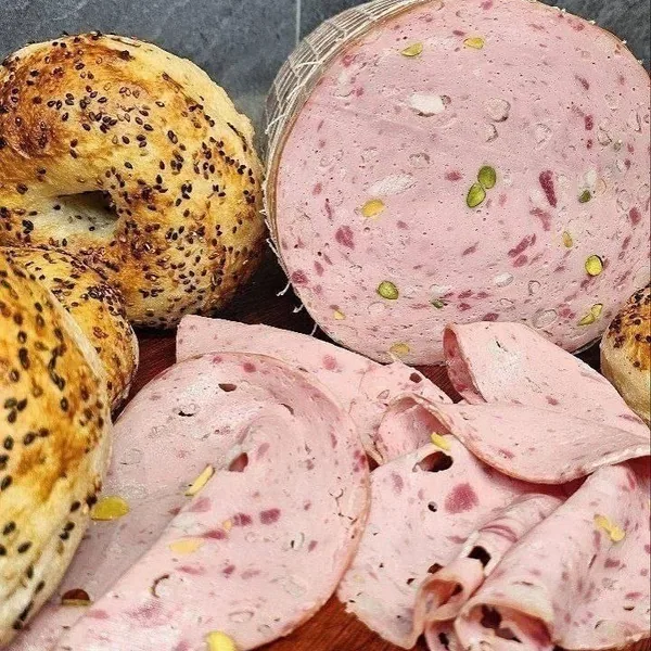 Мортаделла с фисташками